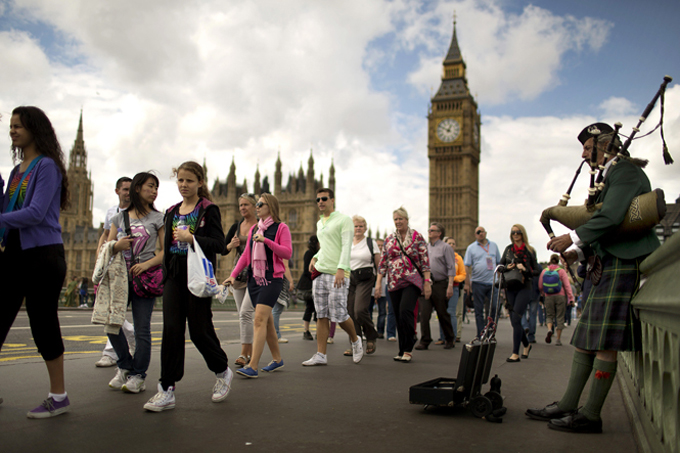 Р›РѕРЅРґРѕРЅ Tourists visit