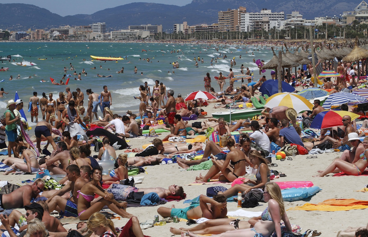 Испания люди на пляже